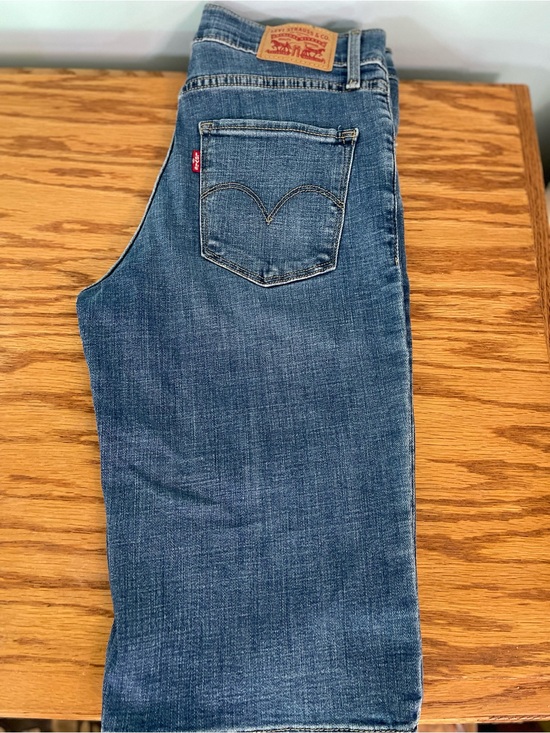 Levi's Pants - Women’s Levi's Denim Bermudas or Shorts. Excellent Cond. size 27”. Size4